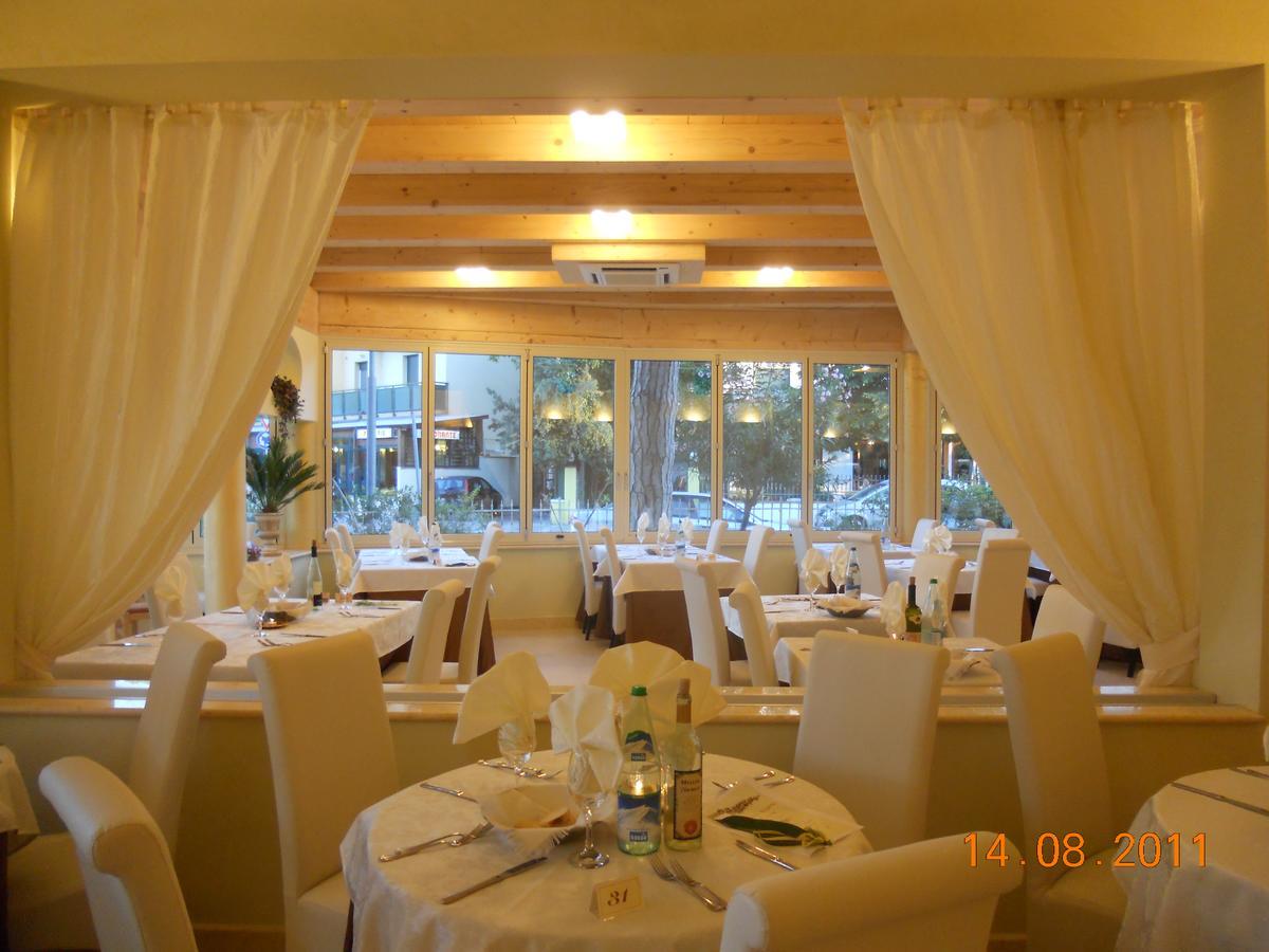 Hotel Azzurra Лидо дели Естенси Екстериор снимка