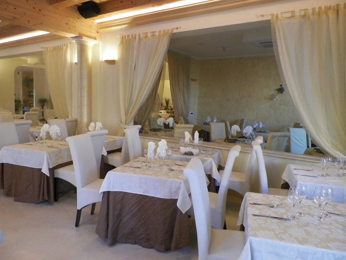Hotel Azzurra Лидо дели Естенси Екстериор снимка